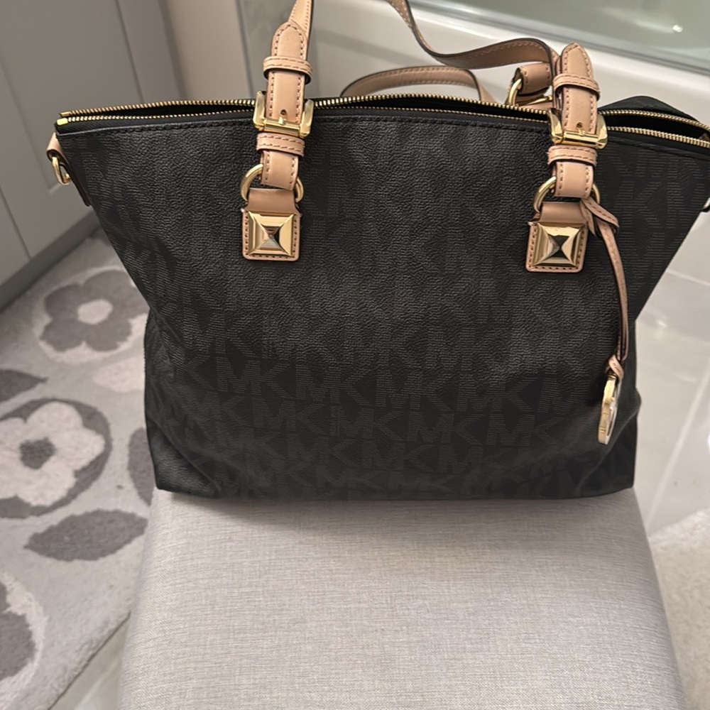 Michael kors large, black and brown tote bag with   zipper